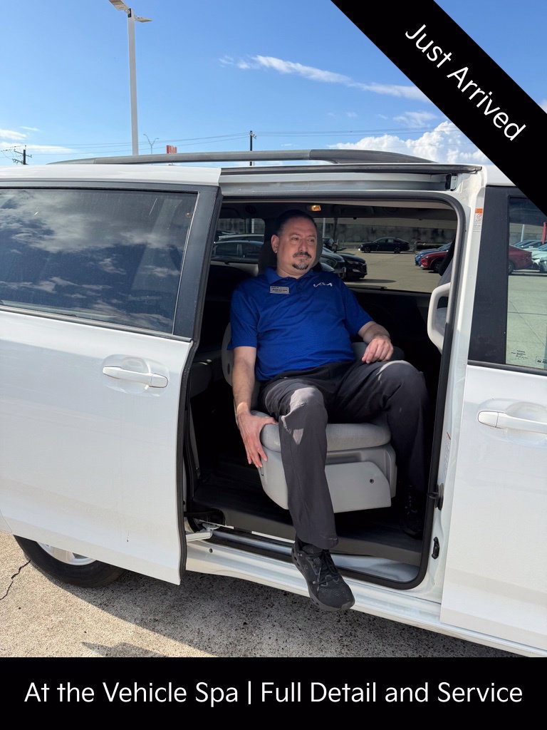 Used 2017 Toyota Sienna LE FWD image 11