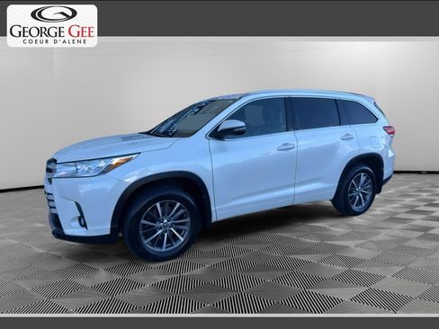 Used 2018 Toyota Highlander XLE image 1