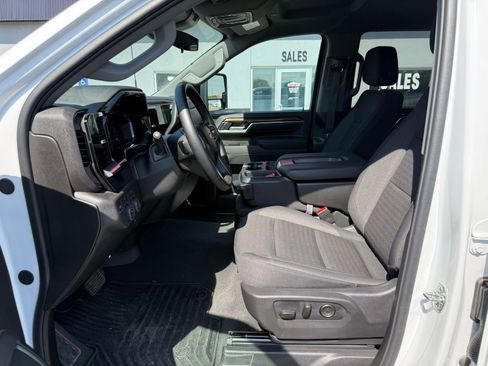 Used 2025 Chevrolet Silverado 2500 LT w/ Convenience Package AWD/4WD image 5