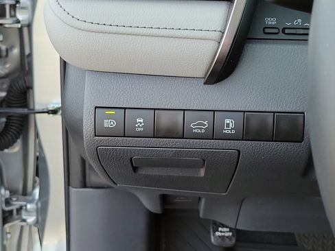 Used 2024 Toyota Camry SE image 26