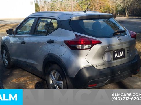 Used 2019 Nissan Kicks S image 18