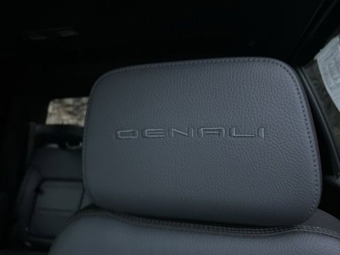 Used 2023 GMC Sierra 2500 Denali w/ Denali Ultimate Package image 23