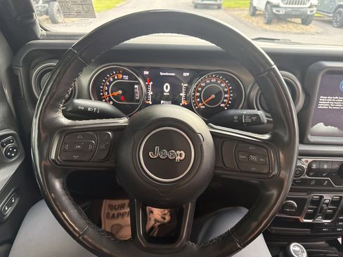 Used 2023 Jeep Gladiator Sport AWD/4WD image 17