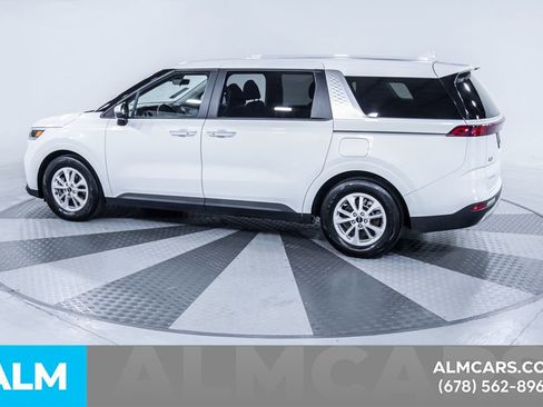 Used 2024 Kia Carnival LX image 5