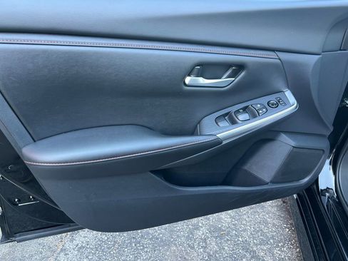 Used 2025 Nissan Sentra SR FWD image 17