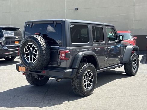 Used 2025 Jeep Wrangler Unlimited Rubicon AWD/4WD image 3