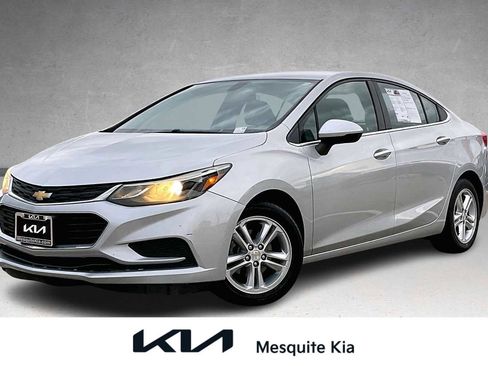Used 2017 Chevrolet Cruze LT image 1