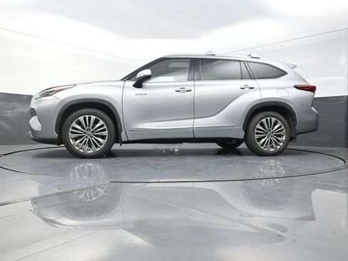 Used 2021 Toyota Highlander Platinum AWD/4WD image 34