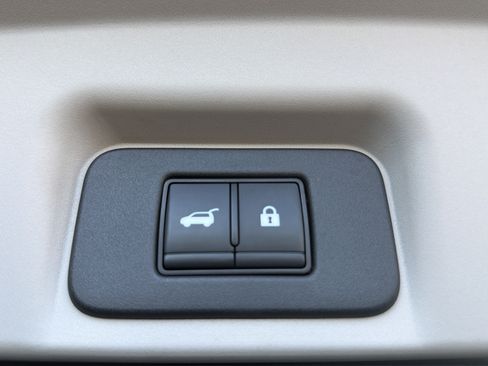 Certified 2023 Nissan Ariya FWD image 15