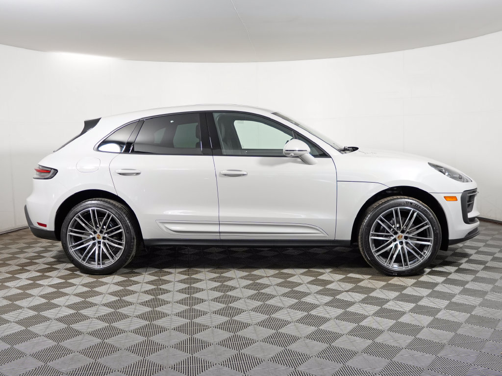 Used 2026 Porsche Macan AWD/4WD image 8