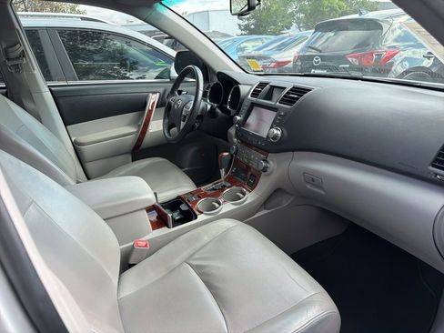 Used 2012 Toyota Highlander Limited w/ Tow Pkg image 5