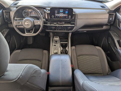 Used 2024 Nissan Pathfinder SV image 24