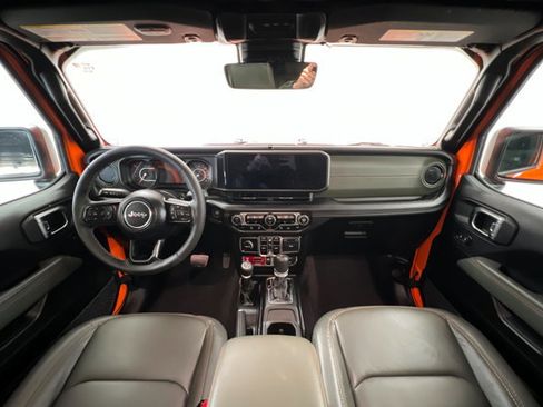 Used 2025 Jeep Gladiator Mojave image 9