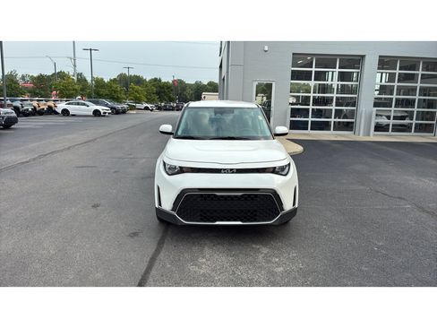 Used 2025 Kia Soul LX w/ LX Technology Package FWD image 2
