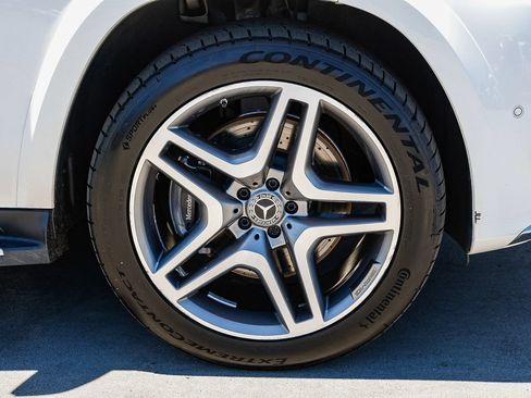 Used 2017 Mercedes-Benz GLS 550 4MATIC image 9