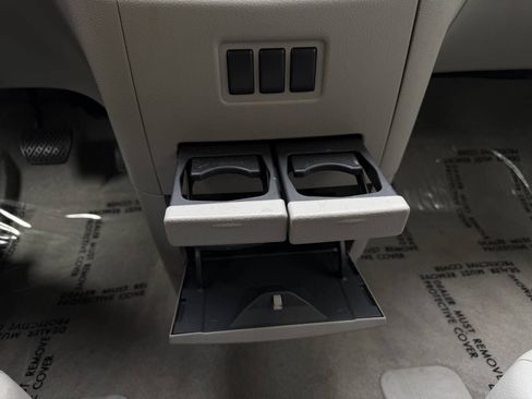 Used 2014 Nissan Quest S FWD image 31