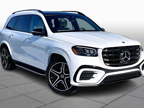 Used 2025 Mercedes-Benz GLS 450 4MATIC image 3