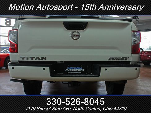 Used 2019 Nissan Titan SV image 9