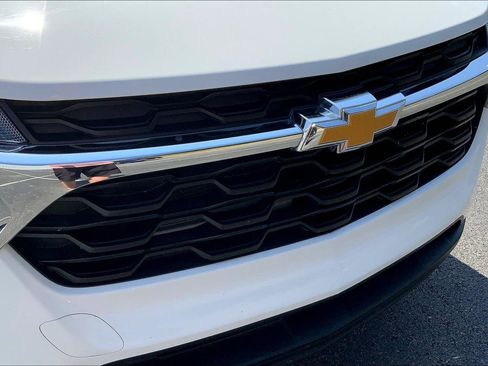 Used 2025 Chevrolet Trax LS image 28