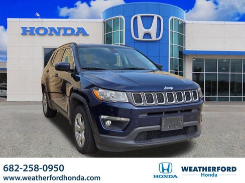 Used 2018 Jeep Compass Latitude w/ Cold Weather Group AWD/4WD image 1