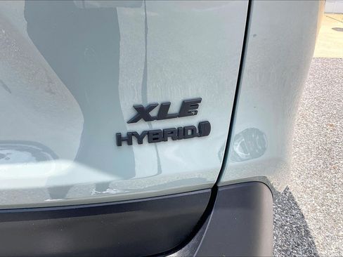 Used 2022 Toyota RAV4 XLE Premium AWD/4WD image 10