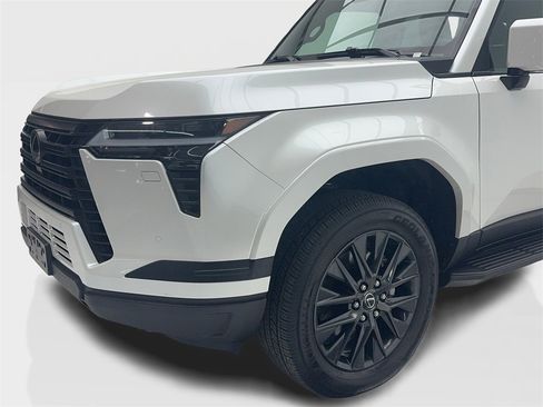Used 2024 Lexus GX 550 image 6