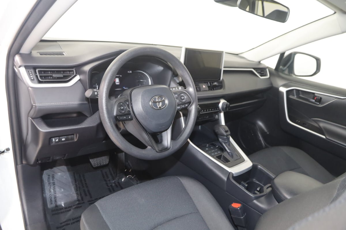 Used 2025 Toyota RAV4 LE AWD/4WD image 21