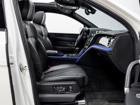 Used 2020 Bentley Bentayga Design Series image 22