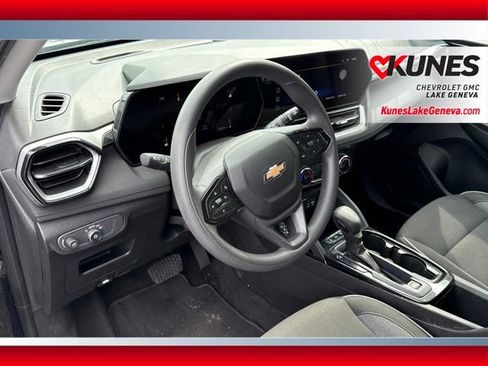 Used 2025 Chevrolet TrailBlazer LT AWD/4WD image 17