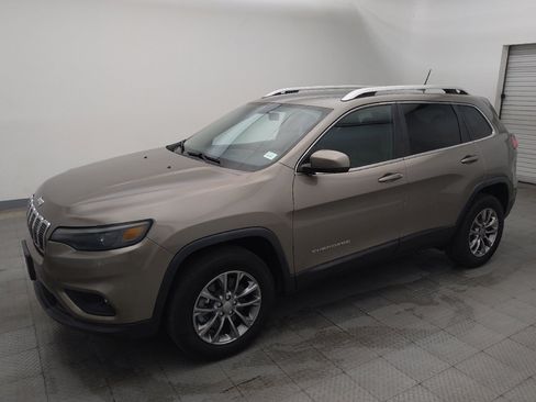Used 2020 Jeep Cherokee Latitude Plus AWD/4WD image 2