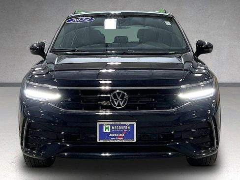 Used 2024 Volkswagen Tiguan SE R-Line AWD/4WD image 2