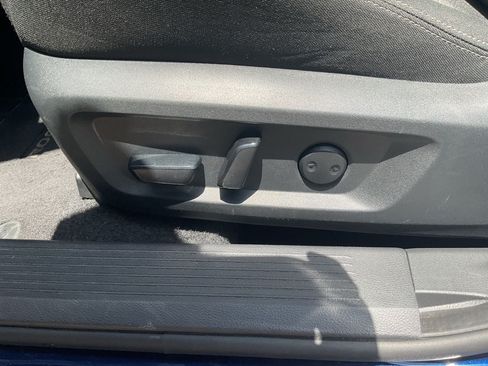 Used 2025 Nissan Rogue SV FWD image 9