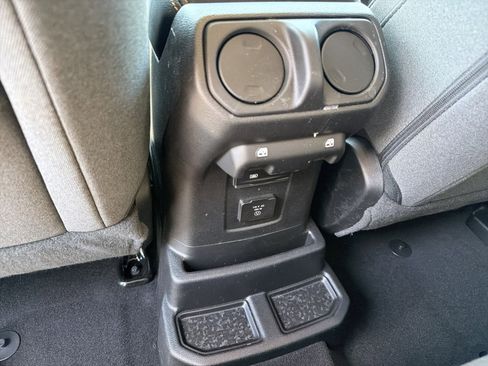 Certified 2025 Jeep Wrangler Sahara AWD/4WD image 12