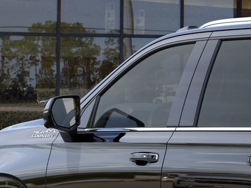 New 2026 Chevrolet Suburban High Country AWD/4WD image 12