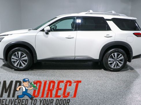 Used 2024 Nissan Pathfinder SL FWD image 10