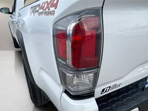 Used 2021 Toyota Tacoma TRD Off-Road image 11