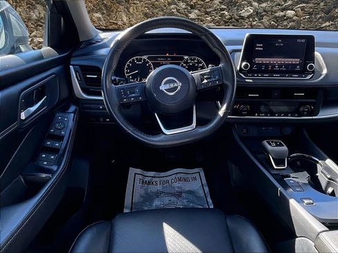 Used 2024 Nissan Rogue SV w/ SV Premium Package image 5