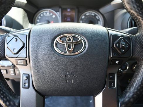Used 2018 Toyota Tacoma TRD Sport w/ Technology Package AWD/4WD image 30