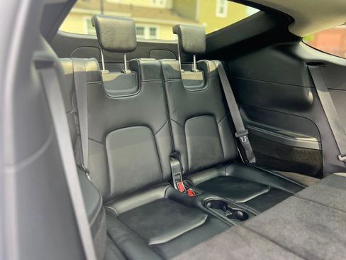 Used 2022 Tesla Model Y Long Range image 32