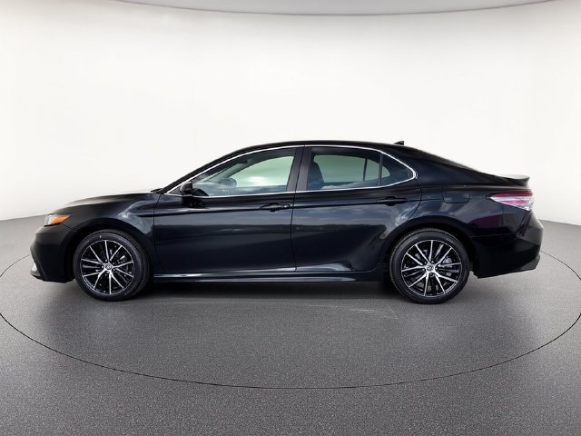 Used 2024 Toyota Camry SE w/ Convenience Package FWD image 3