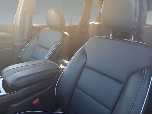 Used 2025 Buick Enclave Preferred image 14