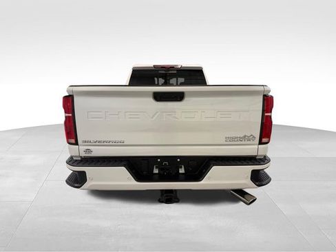 Used 2025 Chevrolet Silverado 2500 High Country w/ Technology Package AWD/4WD image 6