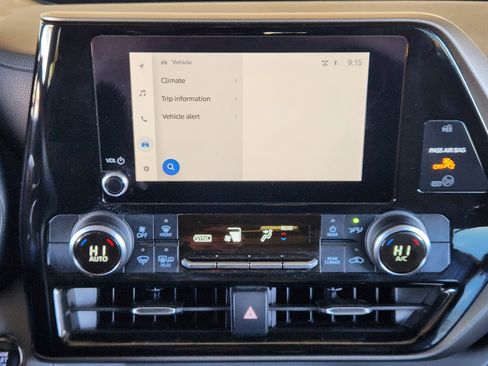 Used 2023 Toyota Highlander L image 18