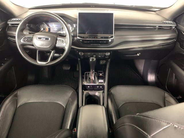 Used 2023 Jeep Compass Trailhawk w/ Trailhawk Convenience Group AWD/4WD image 2