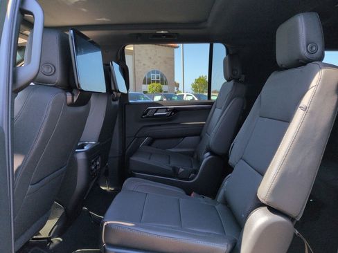 New 2026 Chevrolet Suburban Z71 w/ Z71 Off-Road Package AWD/4WD image 26
