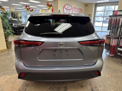 Used 2021 Toyota Highlander XLE image 10