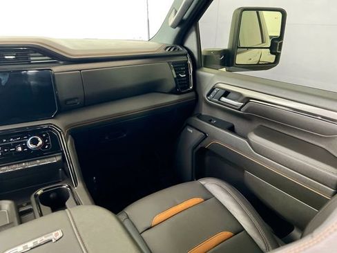 Used 2025 GMC Sierra 3500 AT4 w/ AT4 Premium Plus Package image 27