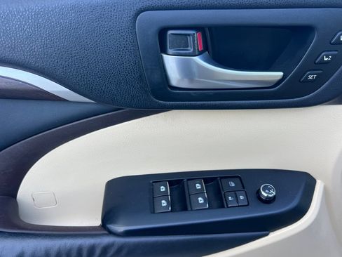 Used 2014 Toyota Highlander Limited Platinum FWD image 8