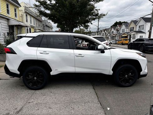 Used 2024 Toyota RAV4 SE w/ Convenience Package AWD/4WD image 6