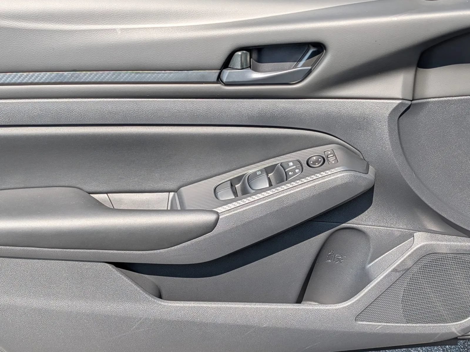 Used 2025 Nissan Altima 2.5 S FWD image 10